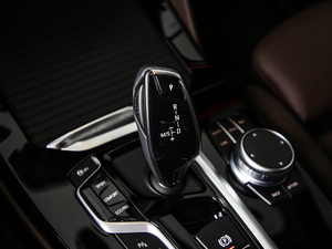 2020xDrive 25i M\b QU