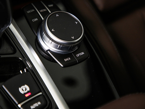 2020xDrive 25i M\b п؅^