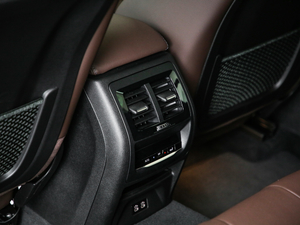 2020xDrive 25i M\b g