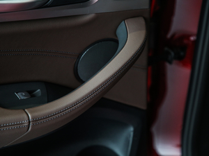 2020xDrive 25i M\b g