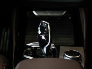 2020xDrive 25i M\b п؅^