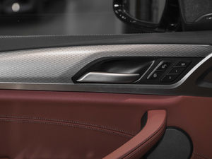 2020xDrive 30i M\b g