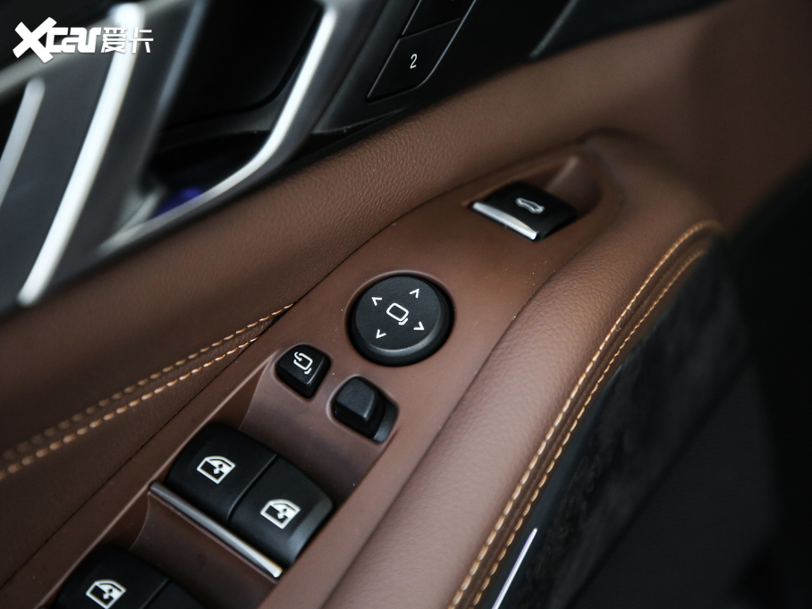 2020RX5(M) xDrive40i M\b