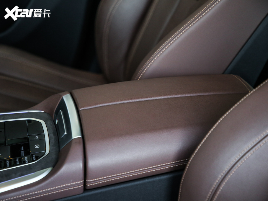 2020RX5(M) xDrive40i M\b