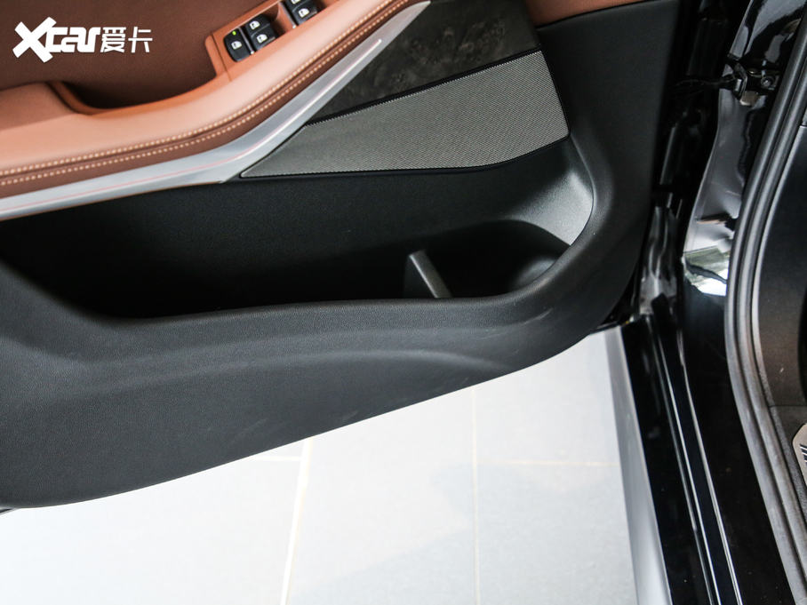 2020RX5(M) xDrive40i M\b