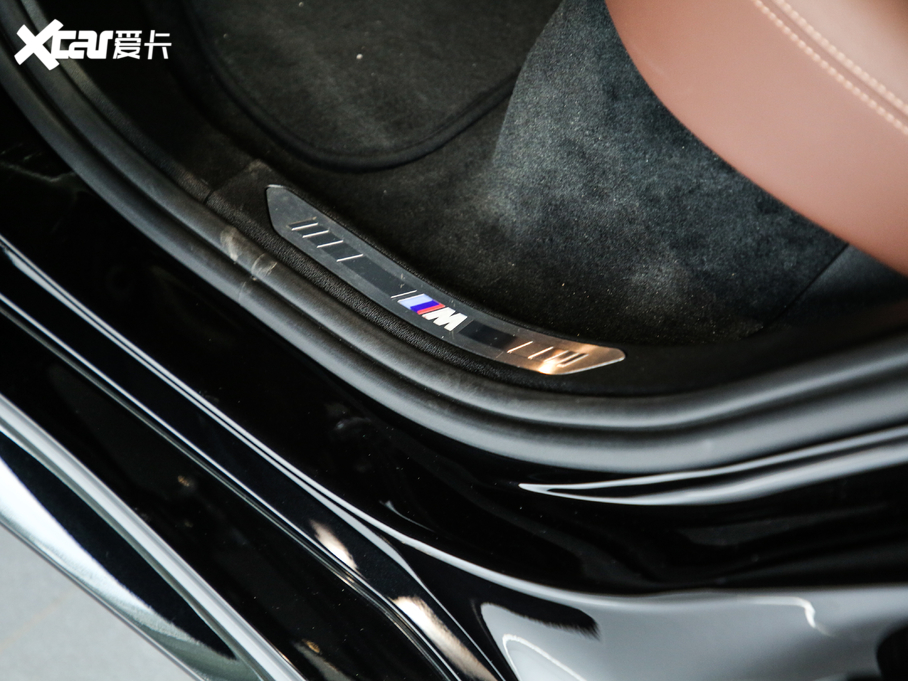 2020RX5(M) xDrive40i M\b