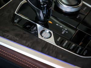 2020xDrive40i M\b п؅^