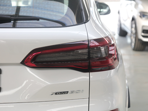 2020xDrive30i M\b β