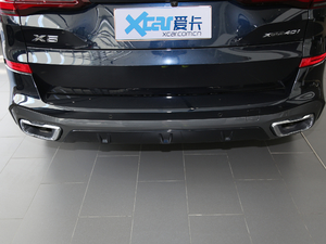 2020款xDrive40i 尊享型 M运动套装 排气管