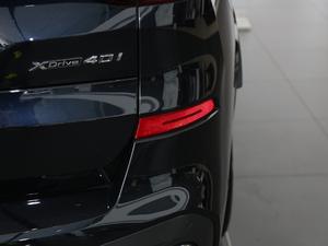 2020xDrive40i  M\b ^