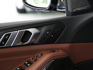 2020xDrive40i  M\b g