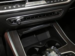 2020xDrive40i  M\b g