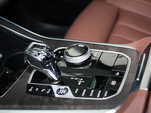 2020xDrive40i  M\b п؅^(q)