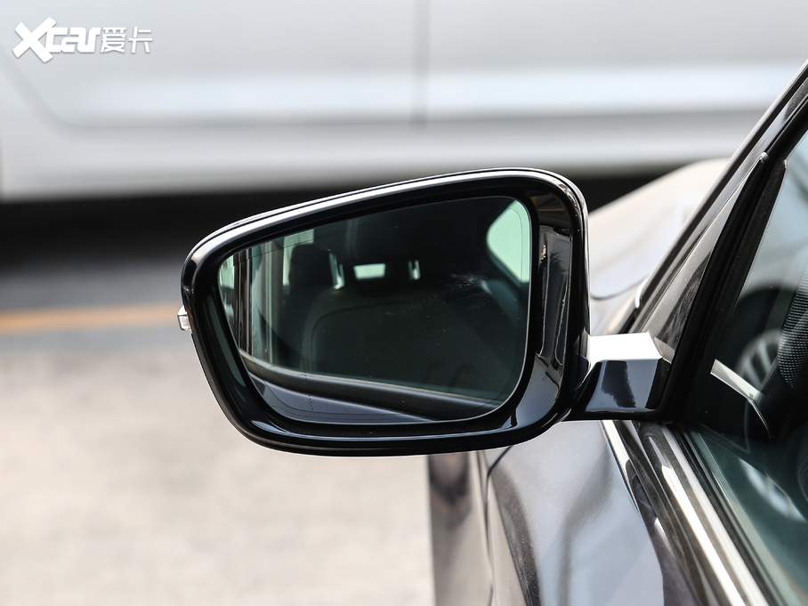 2021R5ϵ(M(jn)) 530i L(fng)а M\(yn)(dng)b