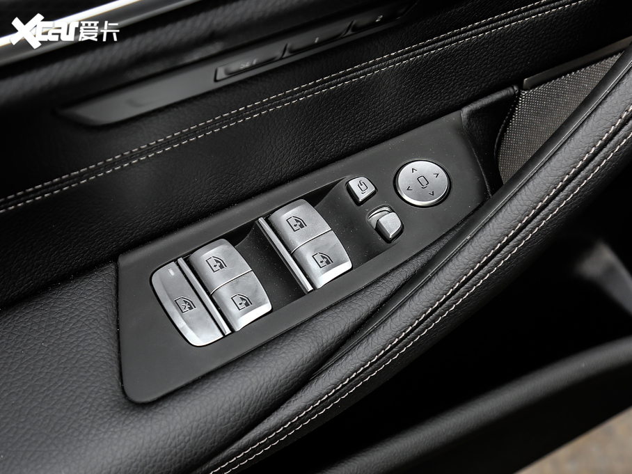 2021R5ϵ(M) 530i Lа M\b