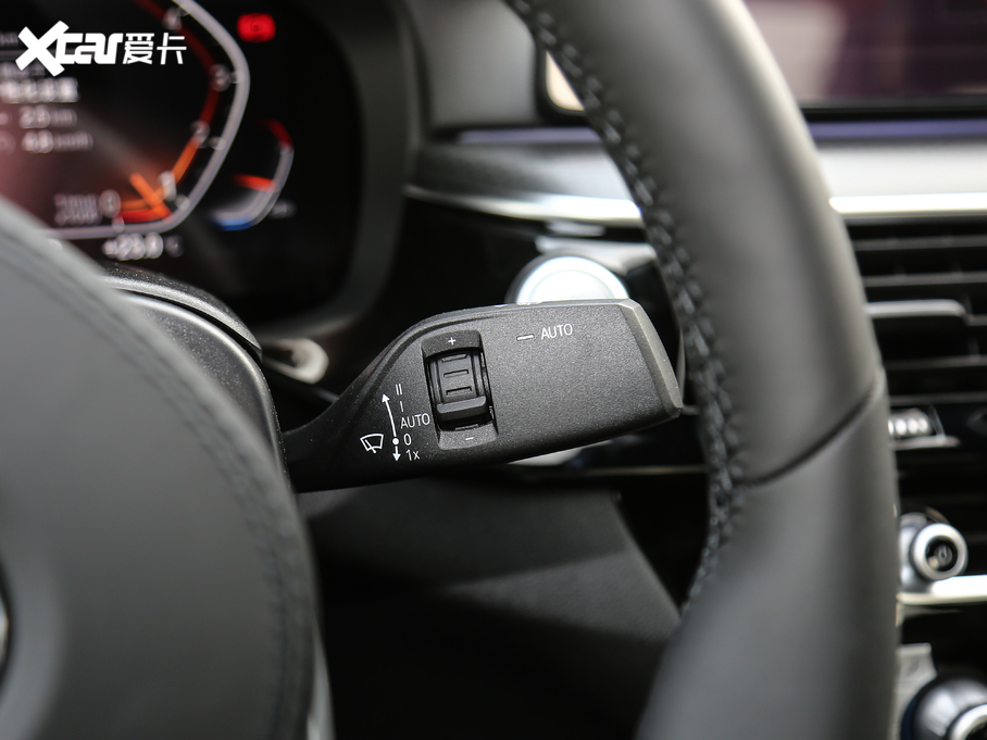 2021R5ϵ(M) 530i Lа M\b