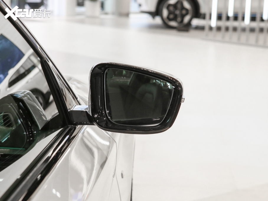 2021R5ϵ(M) 530i M\b