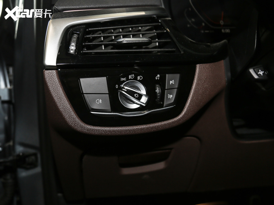 2021R5ϵ(M) 540i Lа M\b