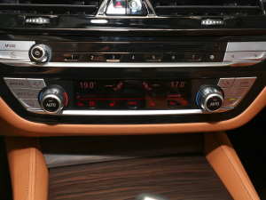 2021Ŀ 630i AOӋb {{