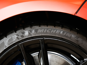 2020sDrive 25i  ݆̥Ʒ