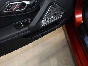 2020sDrive 25i  ǰTg