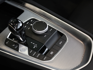 2020sDrive 25i  п؅^