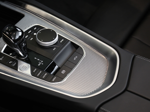 2020sDrive 25i  п؅^