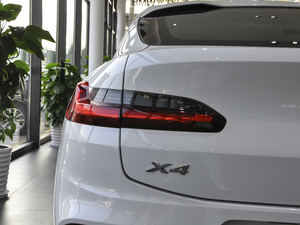 2021xDrive 25i M\b ^