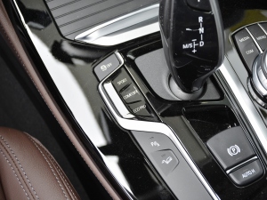 2021Ŀ xDrive 25i M\b п؅^