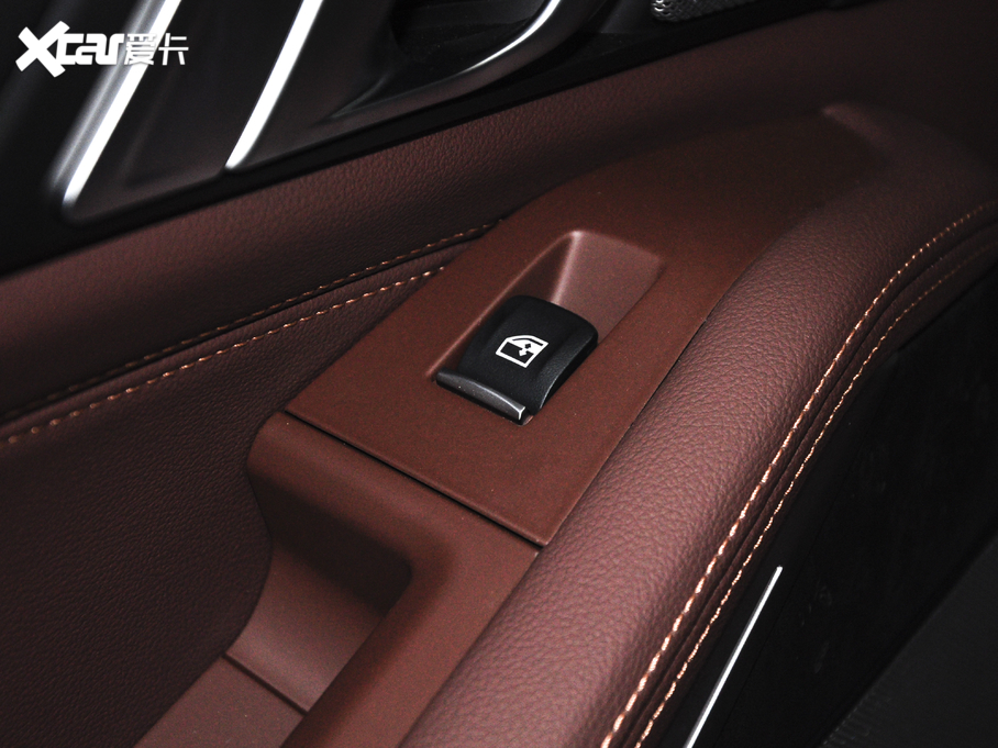 2021RX5(M) xDrive40i M\b