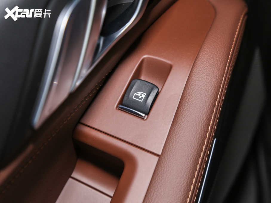 2021RX5(M(jn)) Ŀ xDrive40i  M\(yn)b