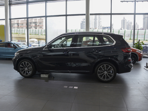2021款xDrive30i M运动套装 正侧（左）
