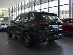 2021款xDrive30i M运动套装 左后45度