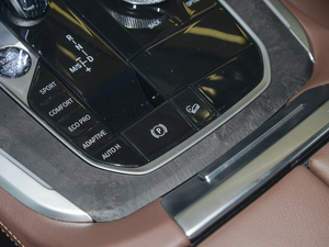 2021xDrive40i  M\b v܇Ƅ