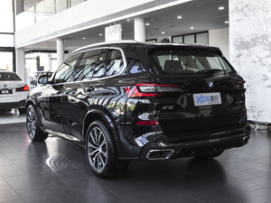 2021款xDrive40i M运动套装 左后45度