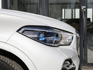 2021xDrive40i  M\(yn)b (x)(ji)^