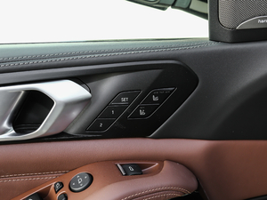 2021xDrive40i  M\(yn)(dng)b g