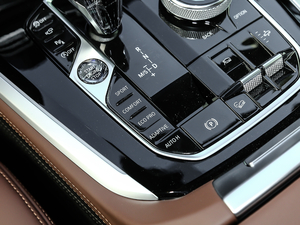 2021xDrive40i  M\b п؅^