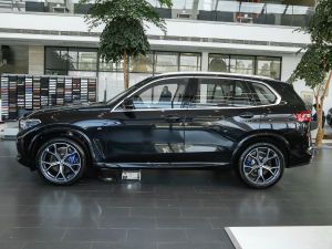 2021款改款 xDrive40i 尊享型 M运动套装 正侧（左）