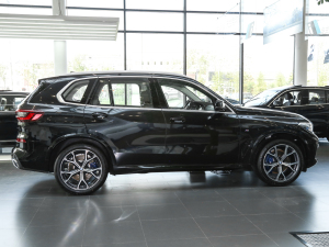 2021款改款 xDrive40i 尊享型 M运动套装 正侧（右）