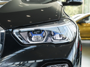 2021Ŀ xDrive40i  M\b ^