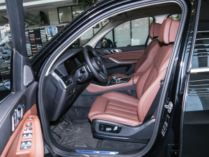 2021Ŀ xDrive40i  M\b ǰſg