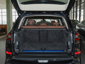 2021��Ŀ� xDrive45e M�\�����b ��������g