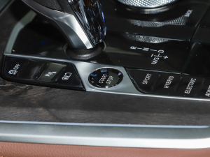 2021��Ŀ� xDrive45e M�\�����b �п؅^