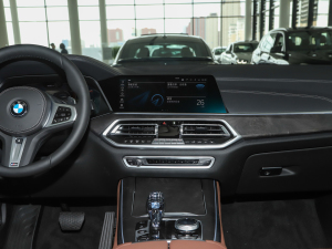 2021��Ŀ� xDrive45e M�\�����b �п��_