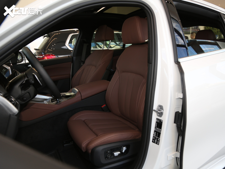 2021RX6 Ŀ xDrive40i  M\b