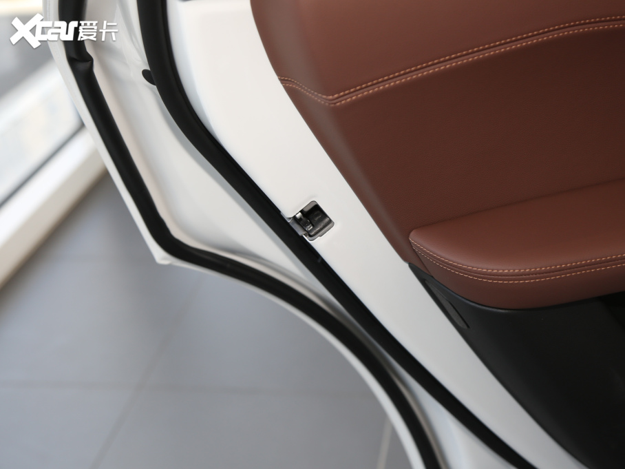 2021RX6 Ŀ xDrive40i  M\b