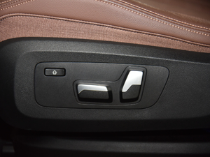 2021xDrive30i M\b {{