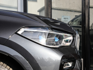 2021xDrive40i  M\b ^