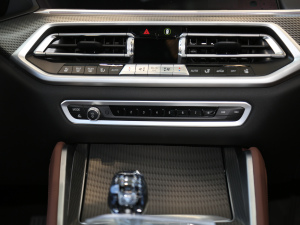 2021Ŀ xDrive40i  M\b {